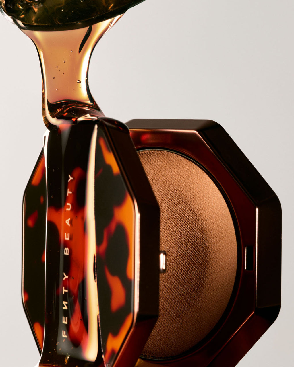 Sun Stalk'r Soufflé Pressed Mousse Cream Bronzer — Maple Glaze